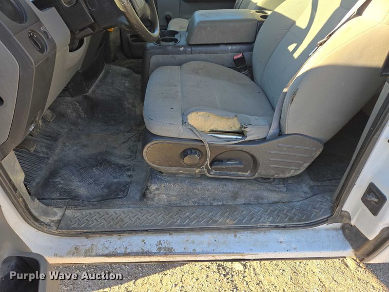 image for item ES2663 2007 Ford F150 Super Duty XL Ext. Cab pickup truck