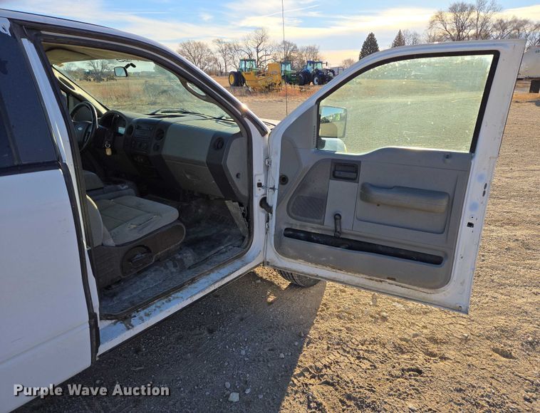 image for item ES2663 2007 Ford F150 Super Duty XL Ext. Cab pickup truck