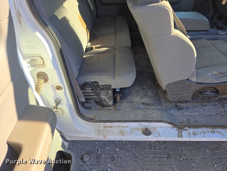 image for item ES2663 2007 Ford F150 Super Duty XL Ext. Cab pickup truck