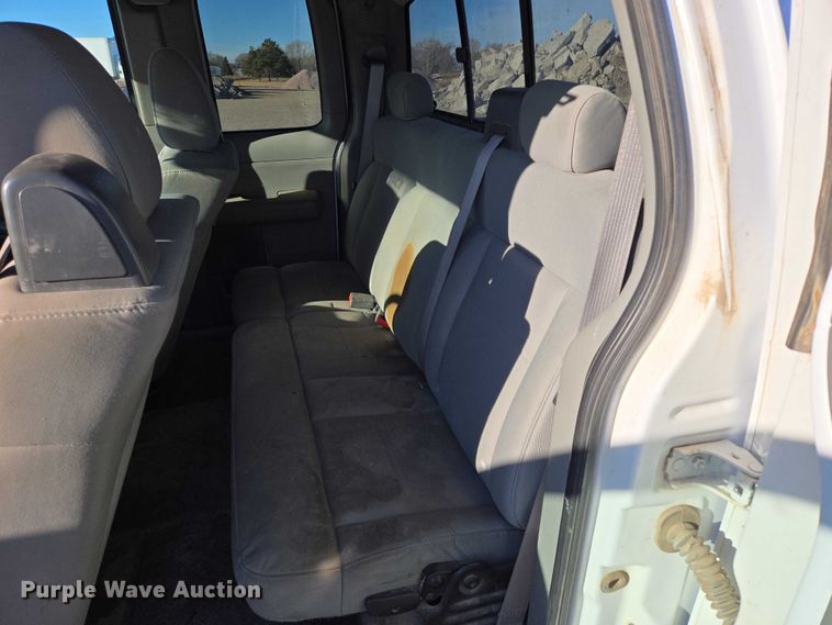 image for item ES2663 2007 Ford F150 Super Duty XL Ext. Cab pickup truck