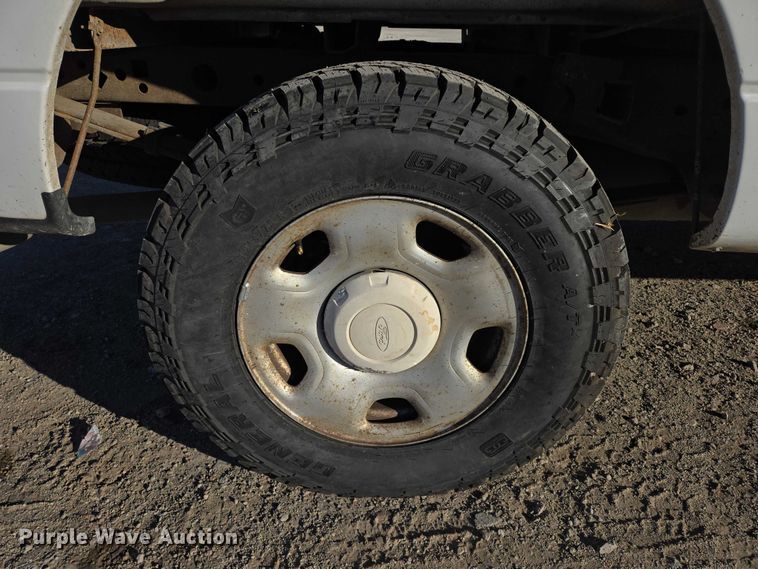 image for item ES2663 2007 Ford F150 Super Duty XL Ext. Cab pickup truck