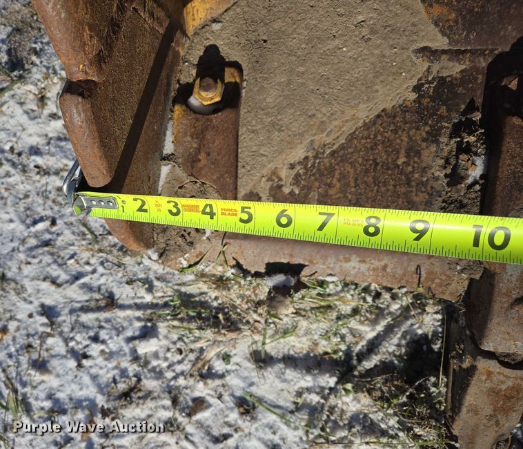 image for item ES2669 1986 Fiatallis FL14E track loader