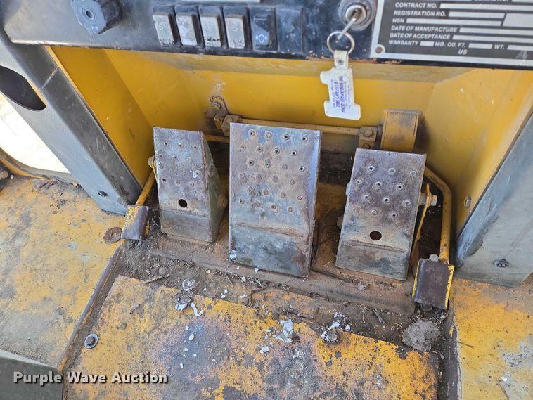 image for item ES2669 1986 Fiatallis FL14E track loader