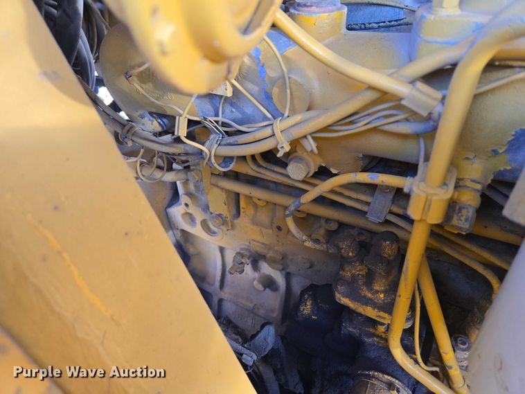 image for item ES2669 1986 Fiatallis FL14E track loader