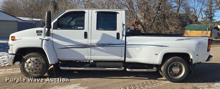 image for item ES2670 2004 Chevrolet C4500 Crew Cab pickup truck