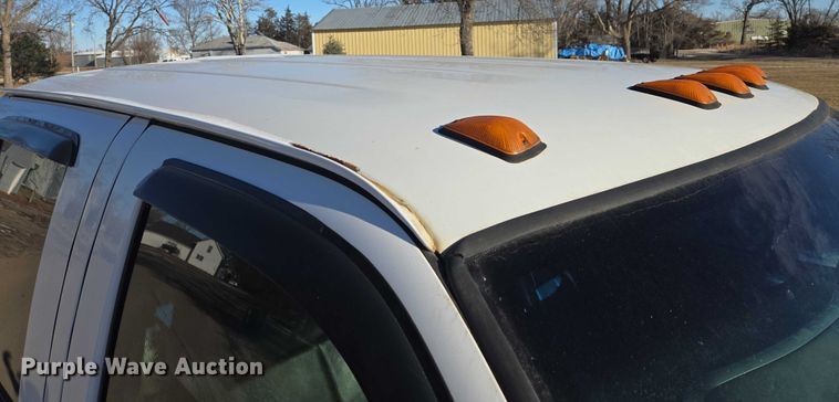 image for item ES2670 2004 Chevrolet C4500 Crew Cab pickup truck