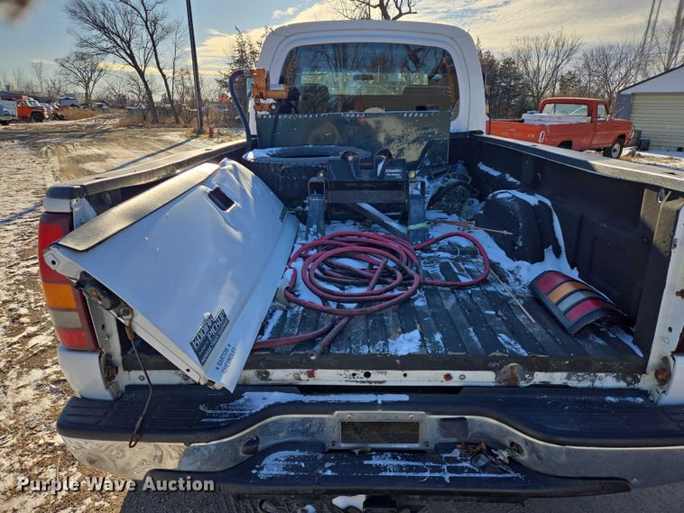 image for item ES2670 2004 Chevrolet C4500 Crew Cab pickup truck