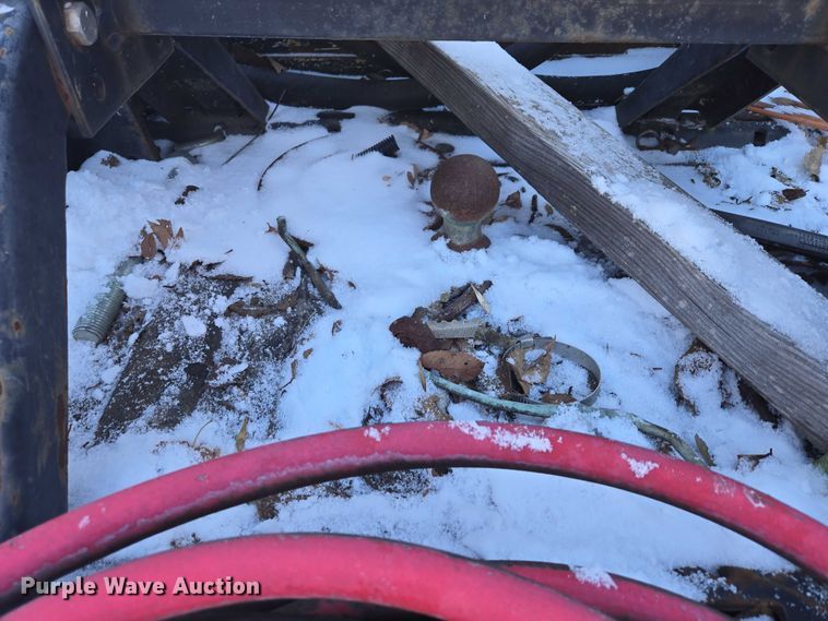 image for item ES2670 2004 Chevrolet C4500 Crew Cab pickup truck