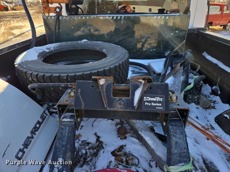 image for item ES2670 2004 Chevrolet C4500 Crew Cab pickup truck