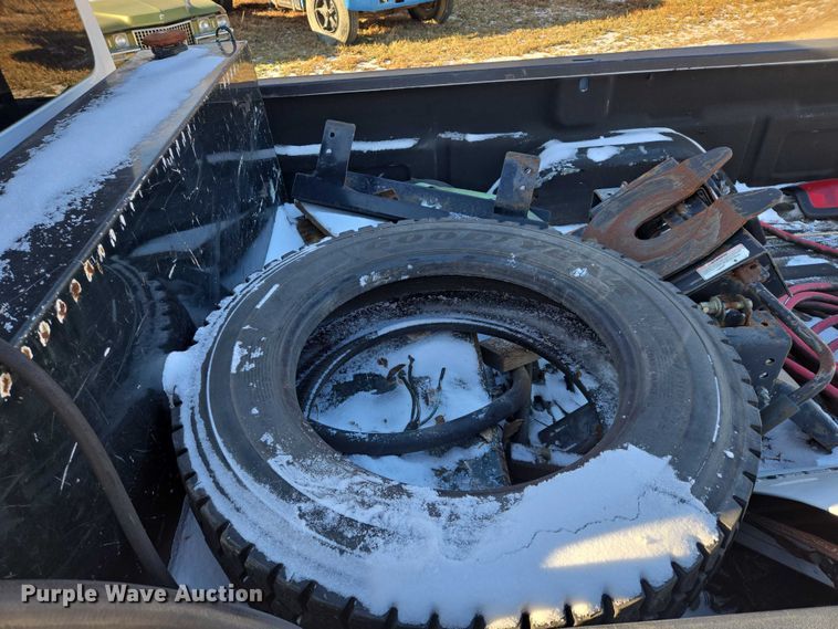 image for item ES2670 2004 Chevrolet C4500 Crew Cab pickup truck