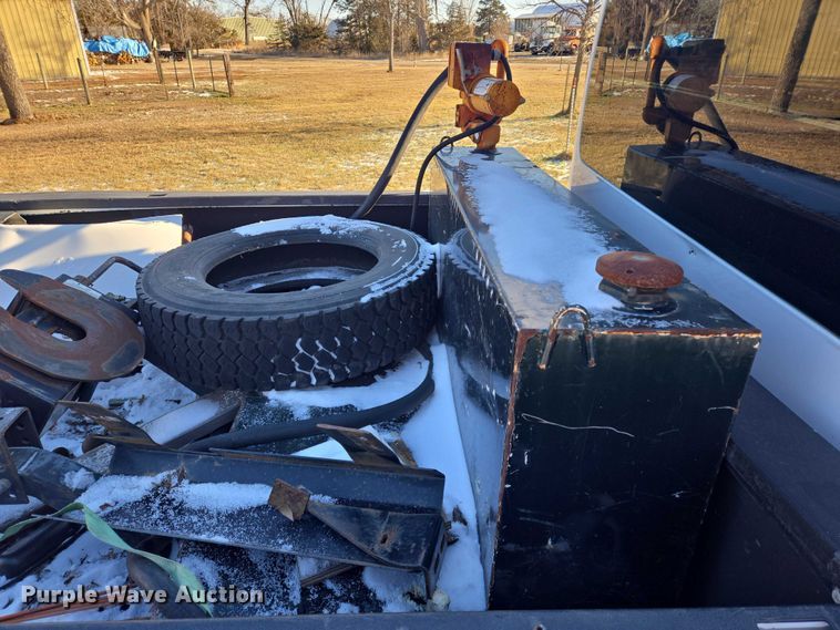 image for item ES2670 2004 Chevrolet C4500 Crew Cab pickup truck