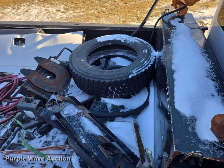 image for item ES2670 2004 Chevrolet C4500 Crew Cab pickup truck