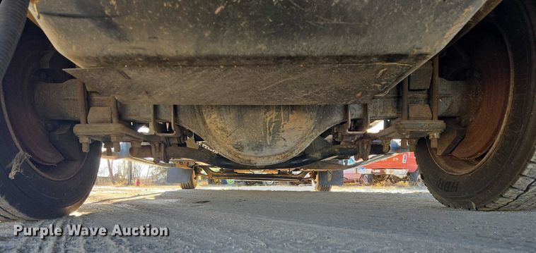 image for item ES2670 2004 Chevrolet C4500 Crew Cab pickup truck