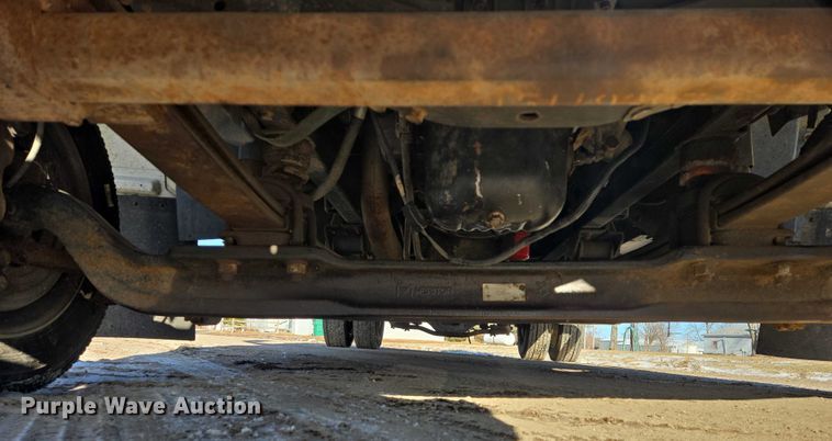 image for item ES2670 2004 Chevrolet C4500 Crew Cab pickup truck