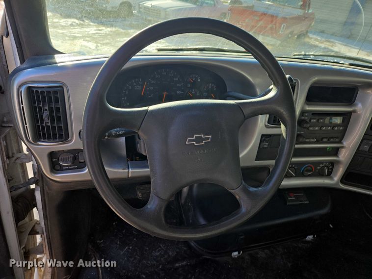 image for item ES2670 2004 Chevrolet C4500 Crew Cab pickup truck