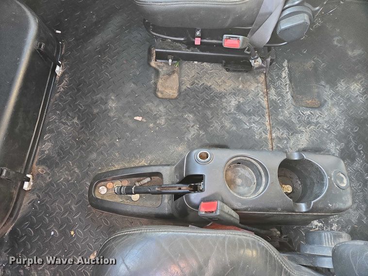 image for item ES2670 2004 Chevrolet C4500 Crew Cab pickup truck