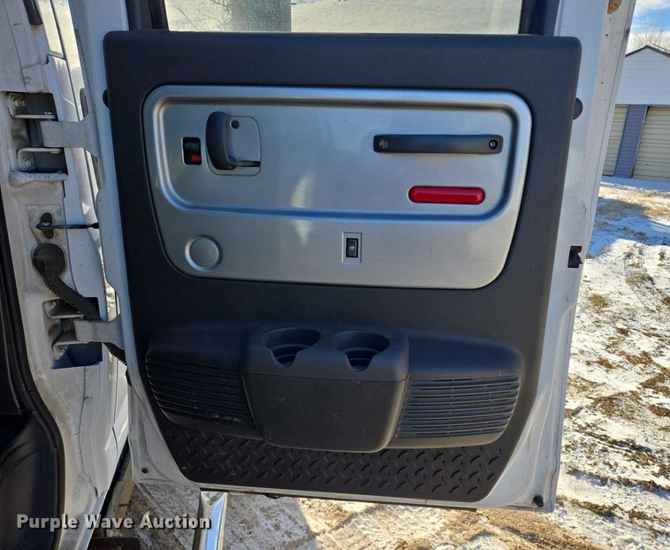 image for item ES2670 2004 Chevrolet C4500 Crew Cab pickup truck