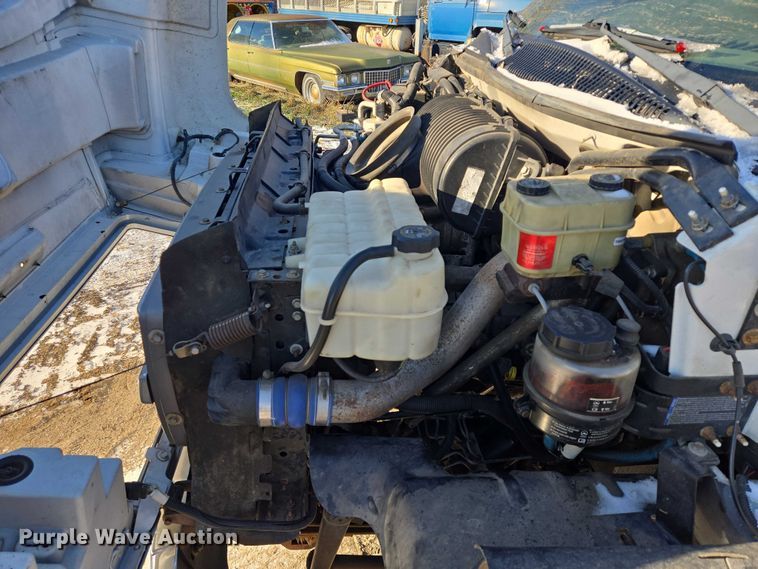 image for item ES2670 2004 Chevrolet C4500 Crew Cab pickup truck