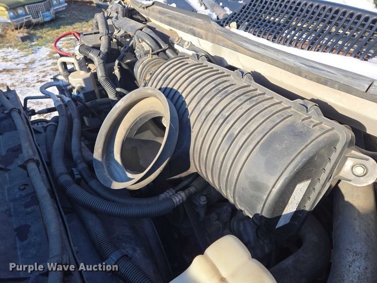 image for item ES2670 2004 Chevrolet C4500 Crew Cab pickup truck