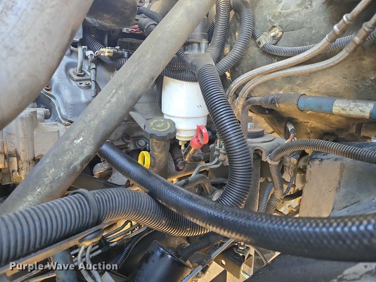 image for item ES2670 2004 Chevrolet C4500 Crew Cab pickup truck