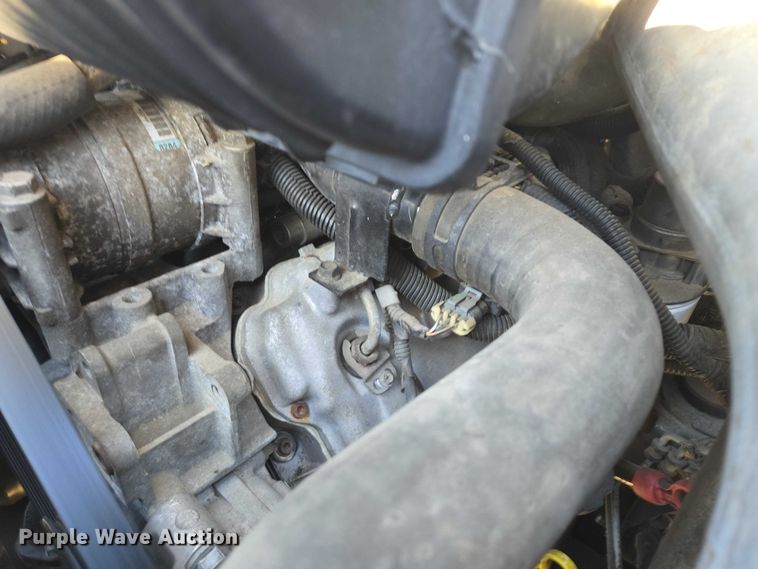 image for item ES2670 2004 Chevrolet C4500 Crew Cab pickup truck