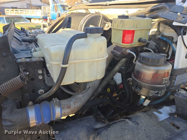 image for item ES2670 2004 Chevrolet C4500 Crew Cab pickup truck