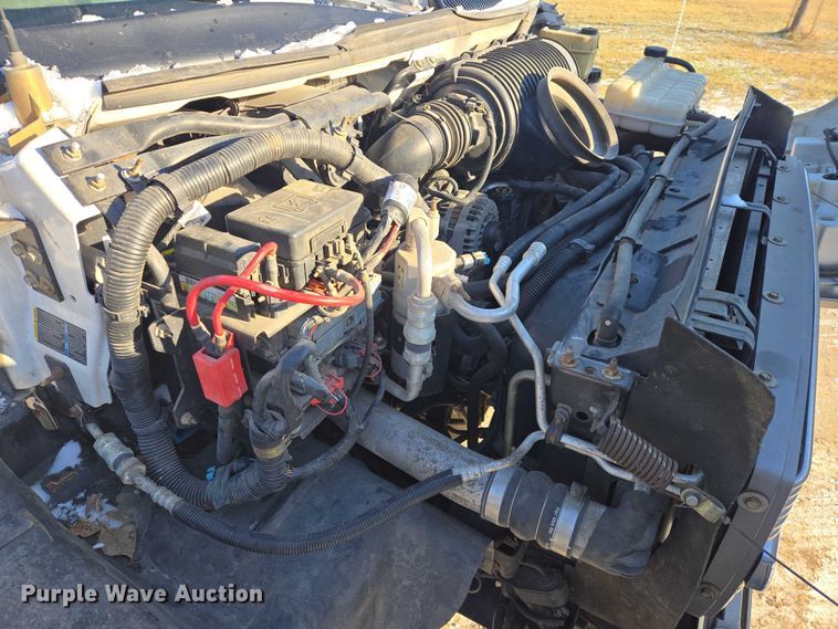 image for item ES2670 2004 Chevrolet C4500 Crew Cab pickup truck