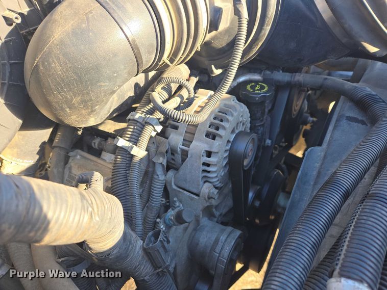 image for item ES2670 2004 Chevrolet C4500 Crew Cab pickup truck