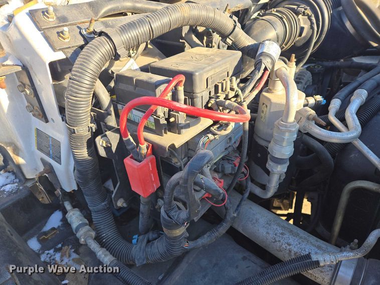 image for item ES2670 2004 Chevrolet C4500 Crew Cab pickup truck