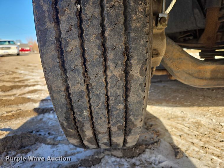 image for item ES2670 2004 Chevrolet C4500 Crew Cab pickup truck