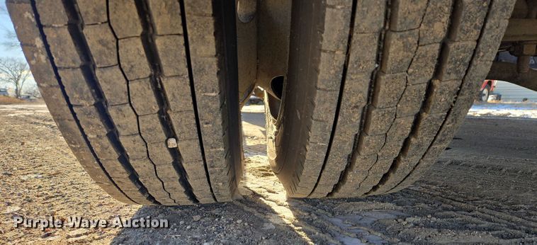 image for item ES2670 2004 Chevrolet C4500 Crew Cab pickup truck