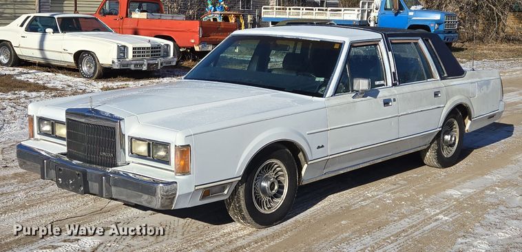 image for item ES2671 1989 Lincoln Town Car 