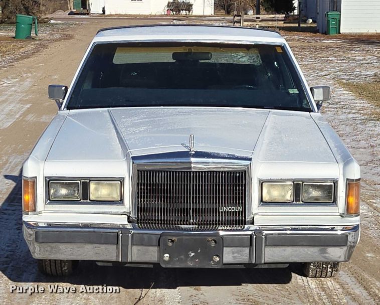 image for item ES2671 1989 Lincoln Town Car 