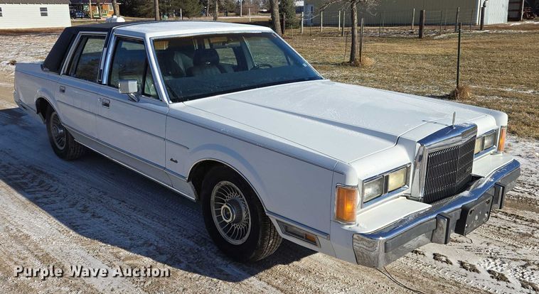 image for item ES2671 1989 Lincoln Town Car 