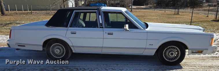 image for item ES2671 1989 Lincoln Town Car 