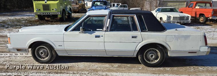 image for item ES2671 1989 Lincoln Town Car 