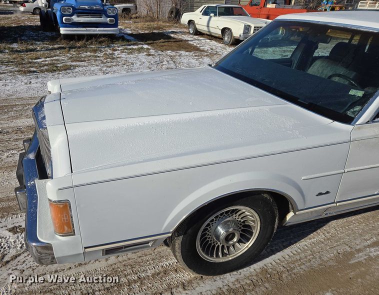 image for item ES2671 1989 Lincoln Town Car 