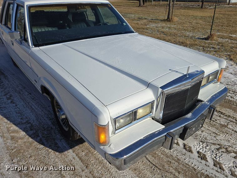 image for item ES2671 1989 Lincoln Town Car 