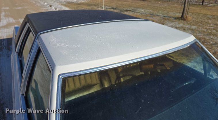 image for item ES2671 1989 Lincoln Town Car 