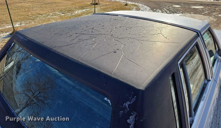 image for item ES2671 1989 Lincoln Town Car 