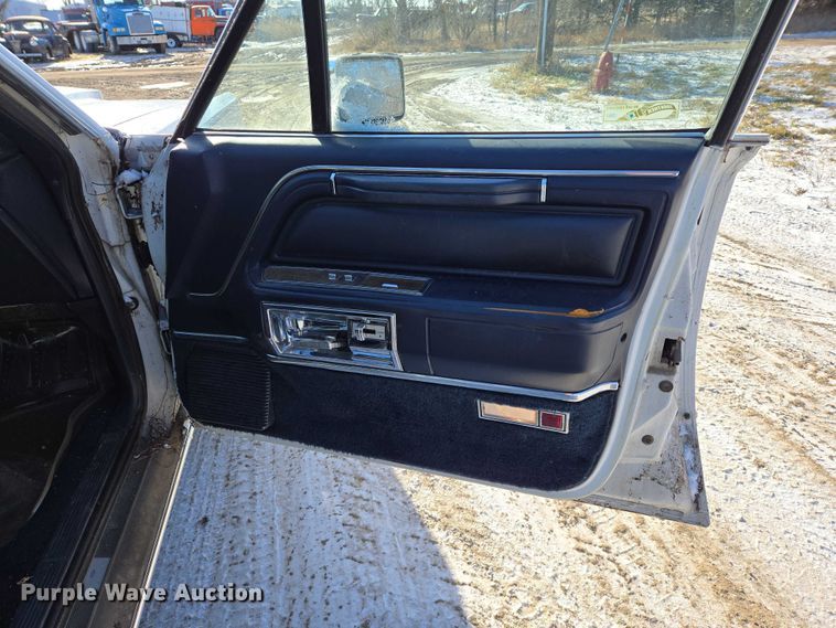 image for item ES2671 1989 Lincoln Town Car 