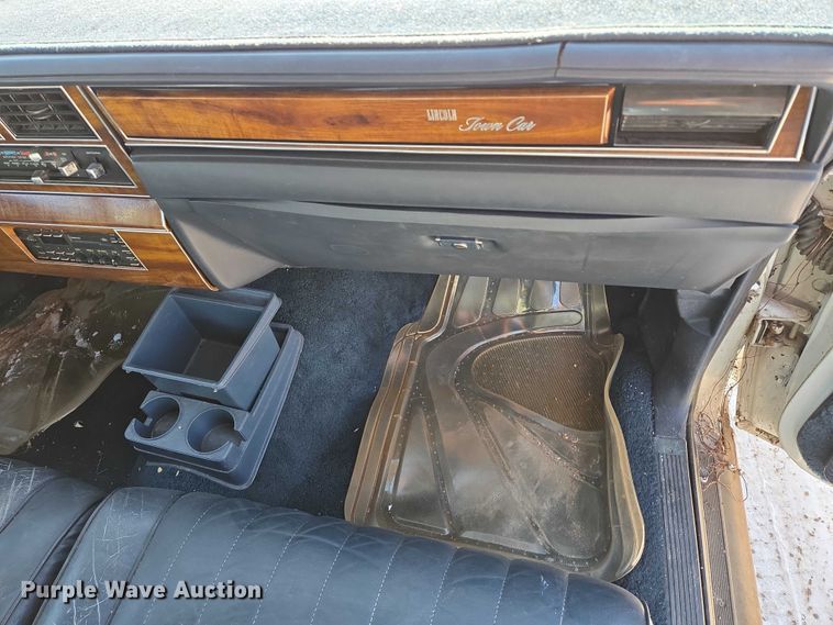 image for item ES2671 1989 Lincoln Town Car 