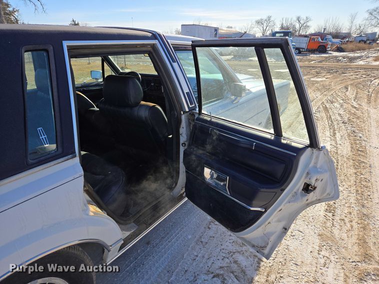 image for item ES2671 1989 Lincoln Town Car 