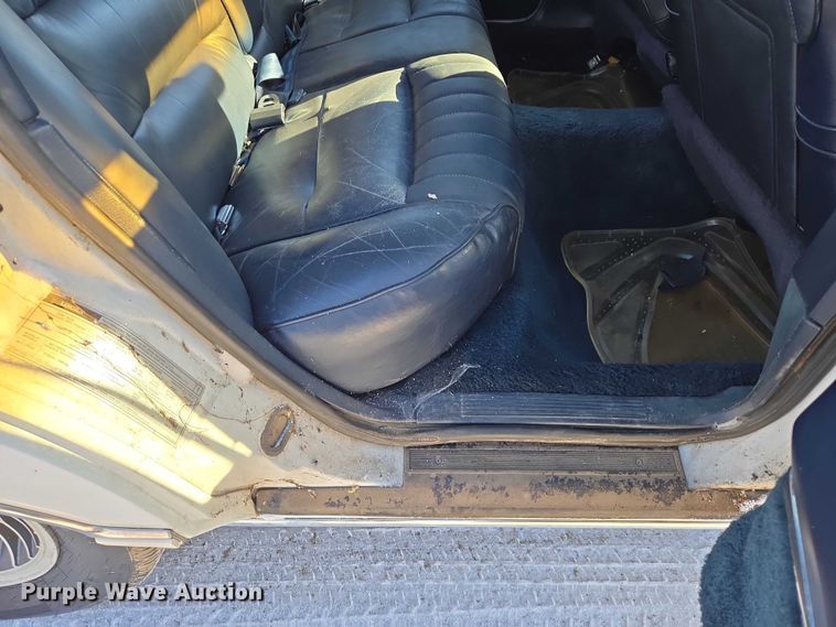 image for item ES2671 1989 Lincoln Town Car 