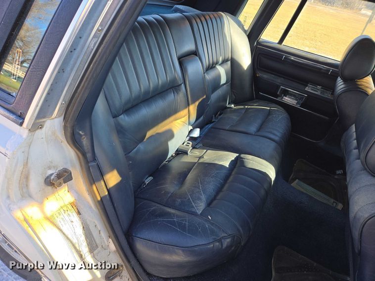 image for item ES2671 1989 Lincoln Town Car 