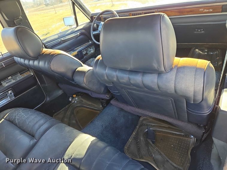 image for item ES2671 1989 Lincoln Town Car 