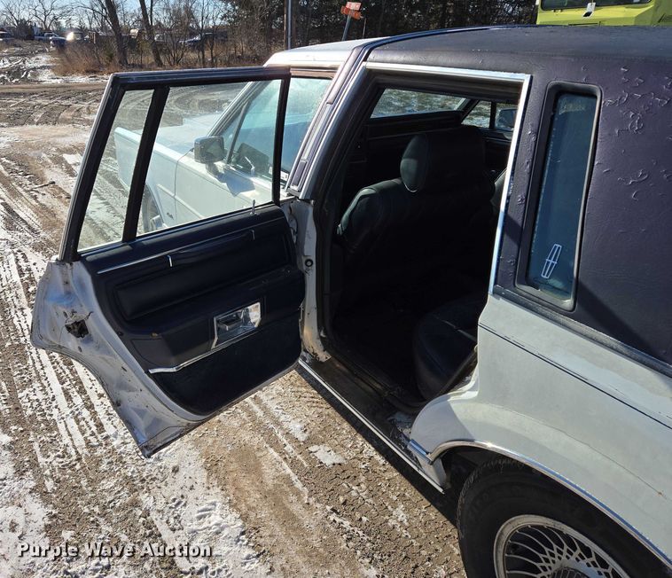 image for item ES2671 1989 Lincoln Town Car 