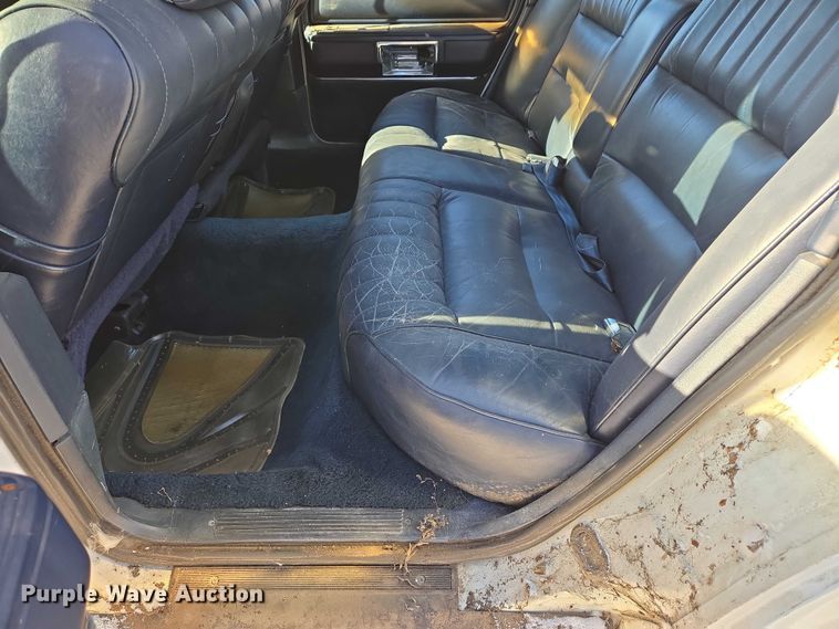 image for item ES2671 1989 Lincoln Town Car 