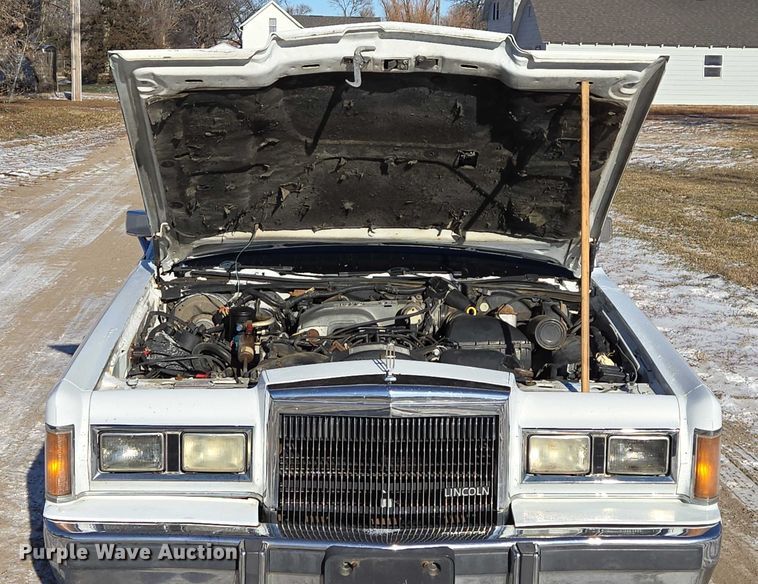 image for item ES2671 1989 Lincoln Town Car 