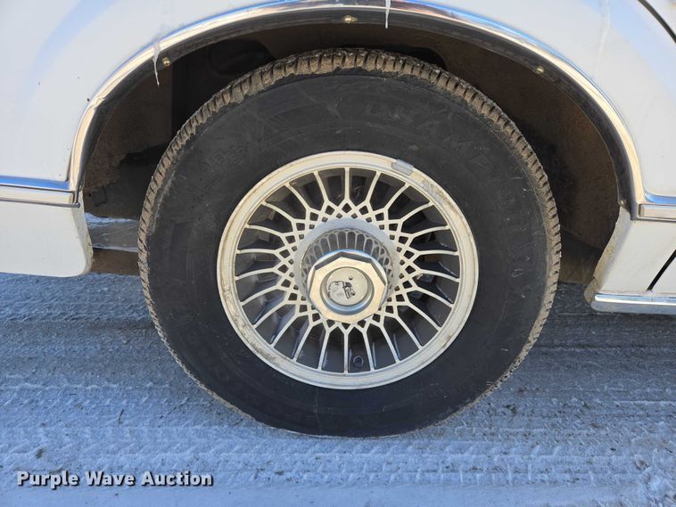 image for item ES2671 1989 Lincoln Town Car 